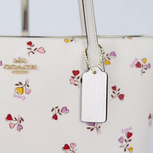 NWT Coach  Fiona Zip Tote Bag With Heart Print In Gold/Chalk Multi *sealed* - Picture 6 of 7